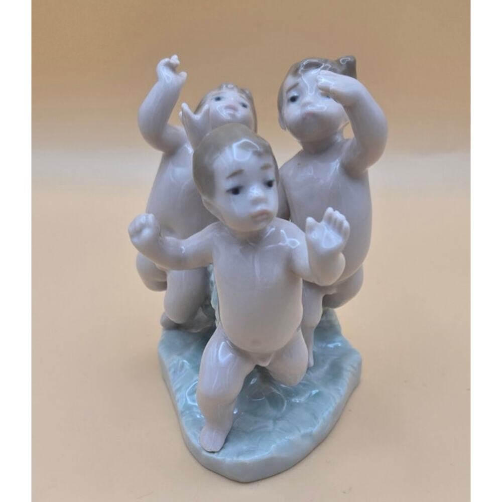Lladro Porcelain Three Dancing Cherubs # 5804 Spain Figurine